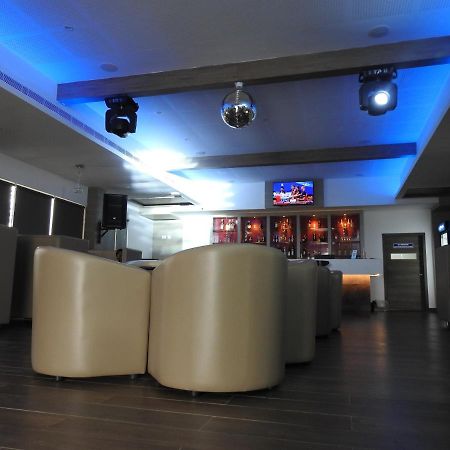 Hotel Annamalai Bahur Esterno foto
