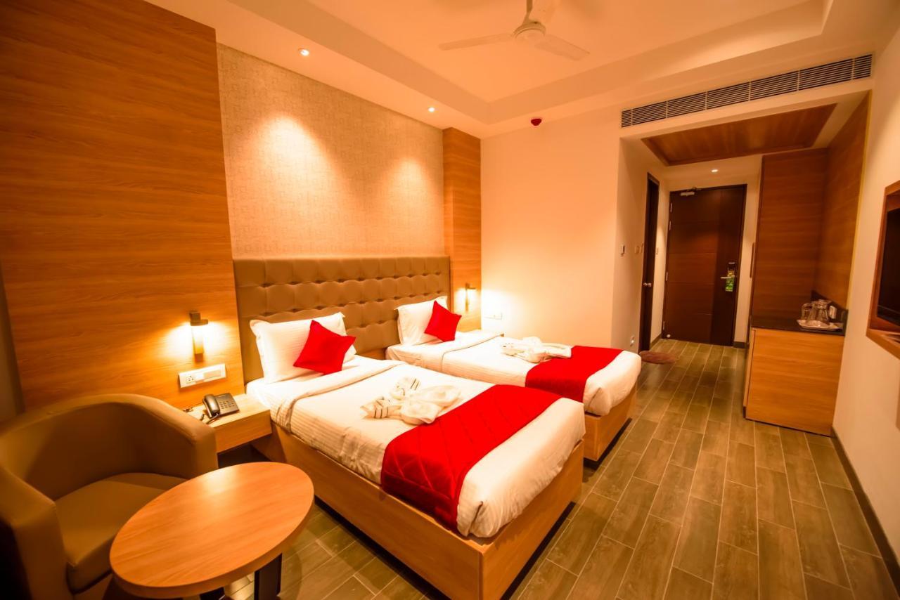 Hotel Annamalai Bahur Esterno foto