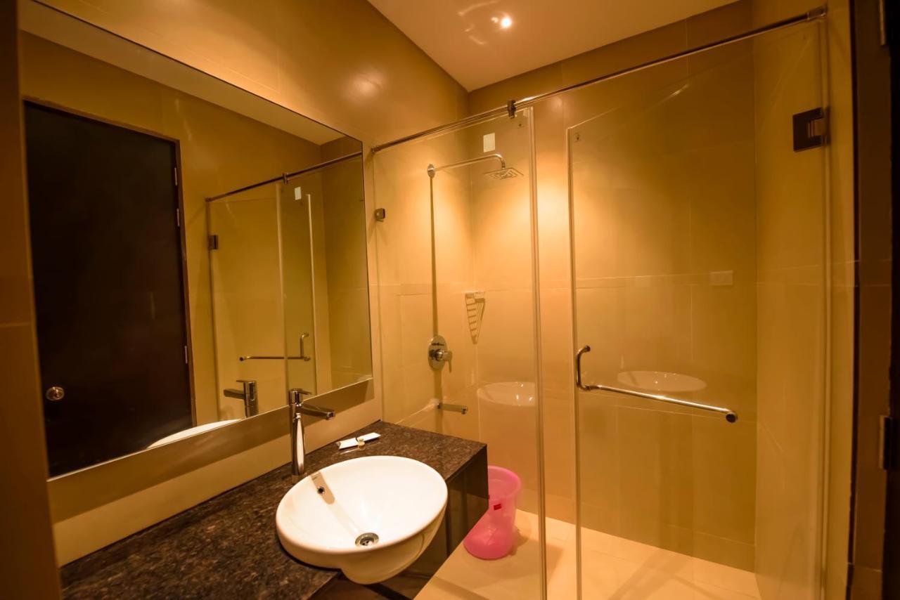 Hotel Annamalai Bahur Esterno foto