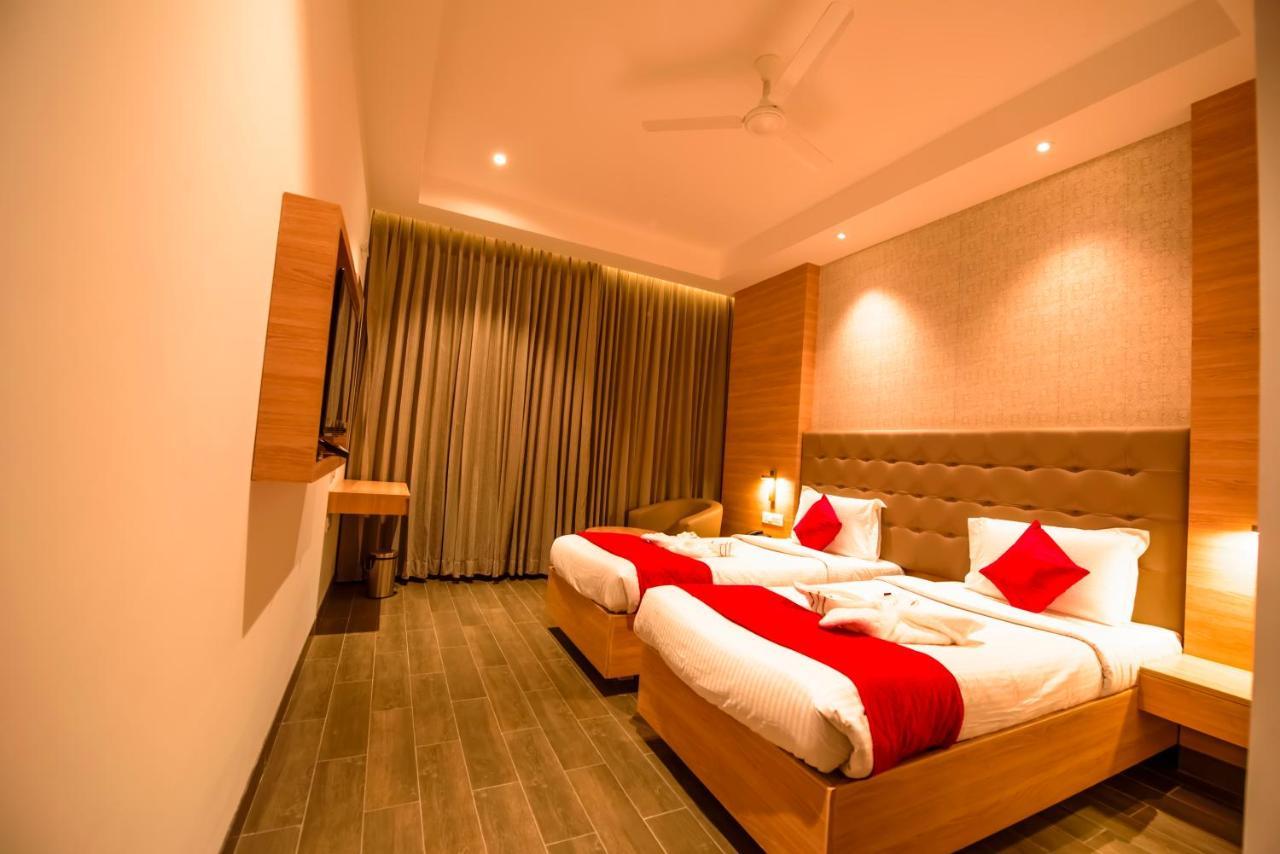 Hotel Annamalai Bahur Esterno foto