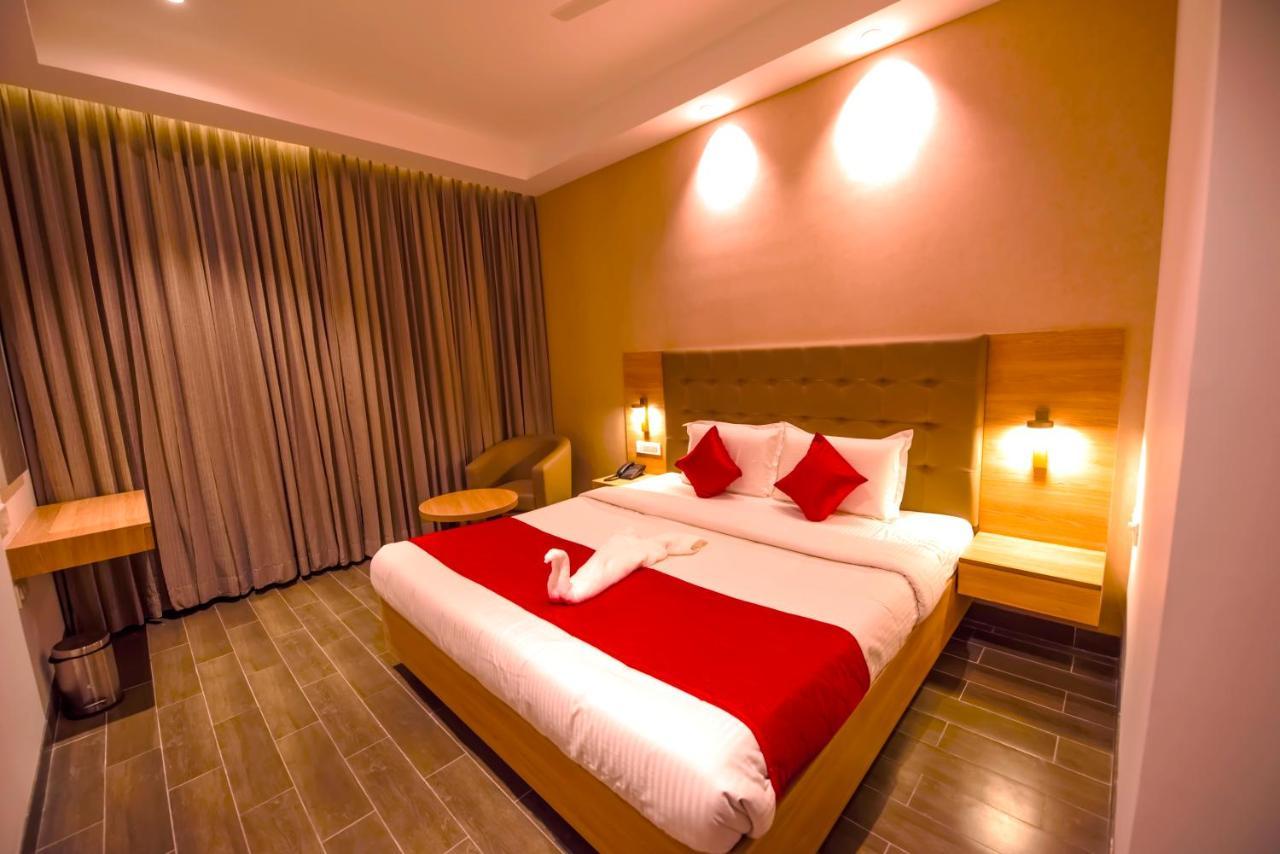 Hotel Annamalai Bahur Esterno foto