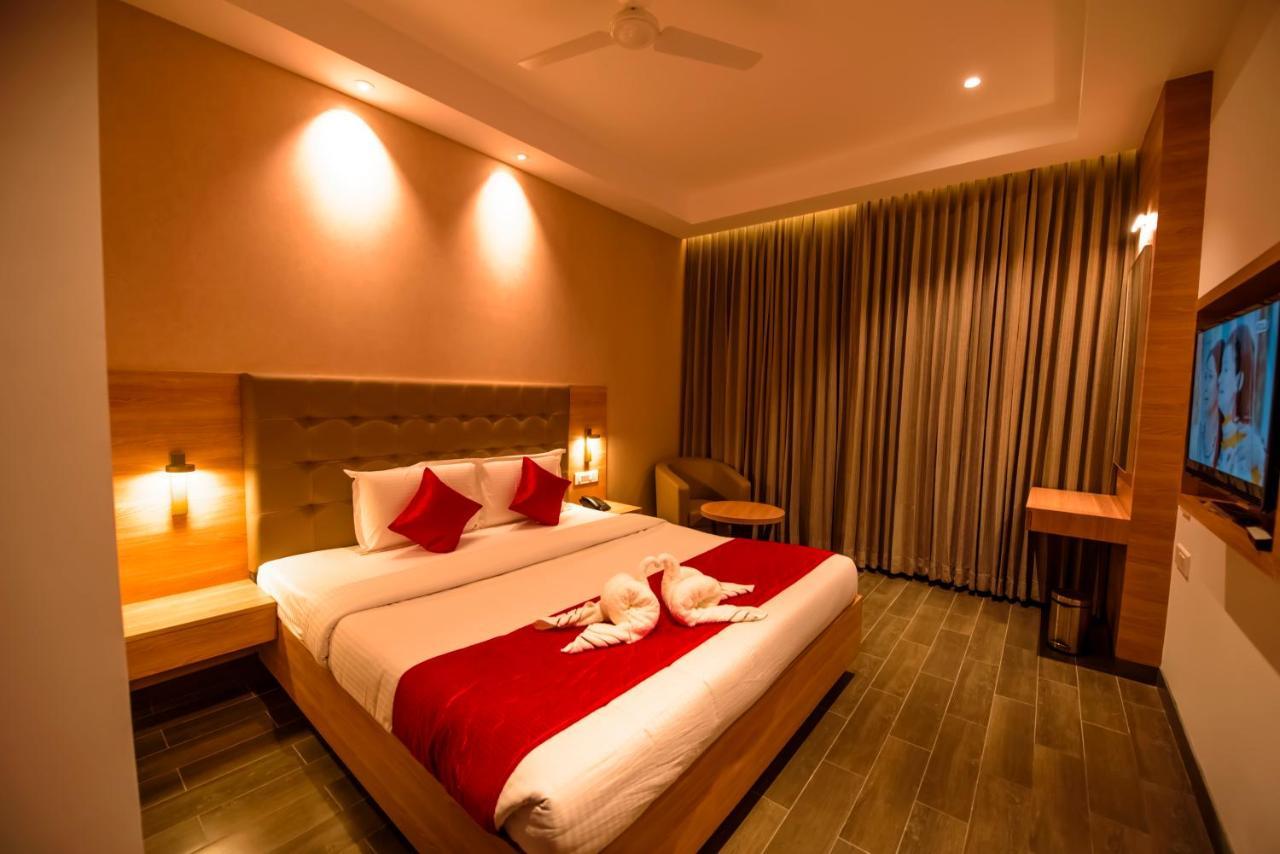 Hotel Annamalai Bahur Esterno foto