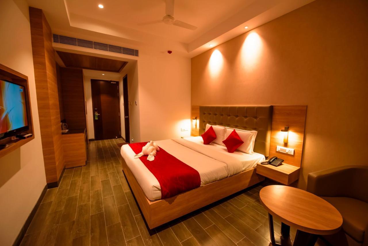 Hotel Annamalai Bahur Esterno foto