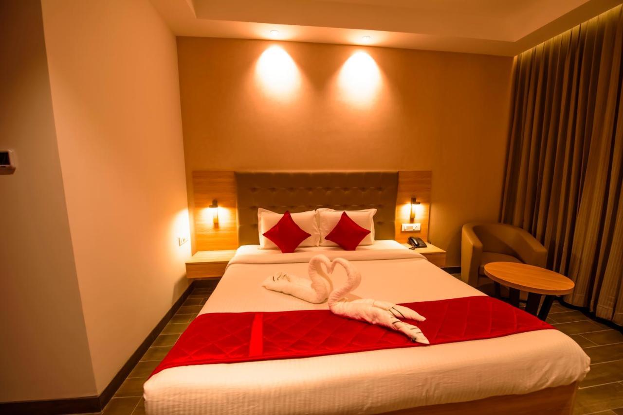 Hotel Annamalai Bahur Esterno foto