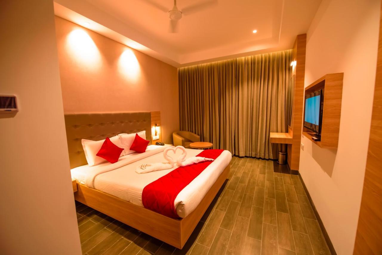 Hotel Annamalai Bahur Esterno foto