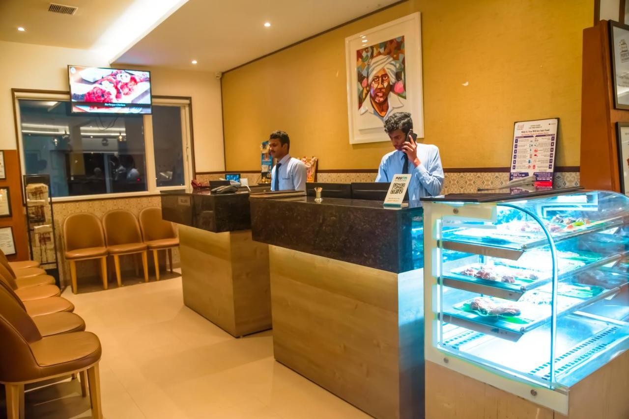 Hotel Annamalai Bahur Esterno foto