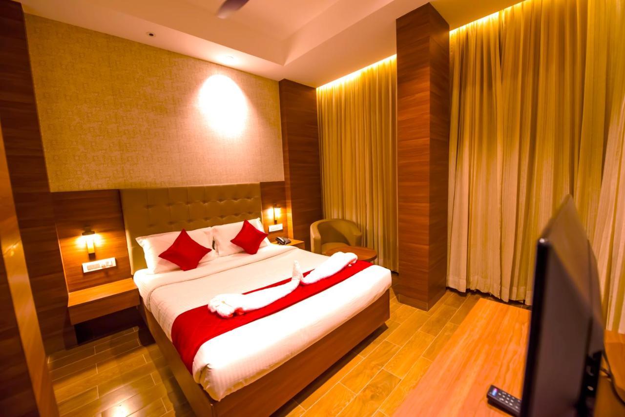 Hotel Annamalai Bahur Esterno foto